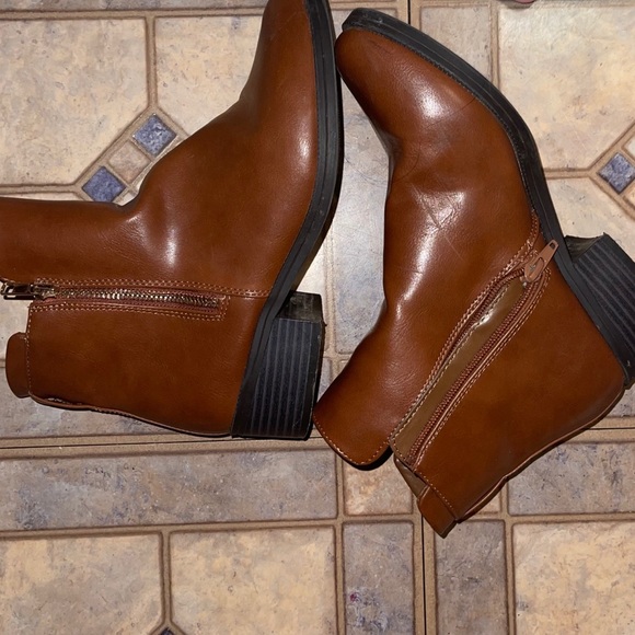 Chelsea boots with side zipper - Picture 15 of 16